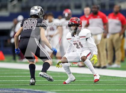Thumbnail 2 in Cedar Hill vs. Guyer (UIL 6A Division 2 Region 1 Area Playoff) photogallery.