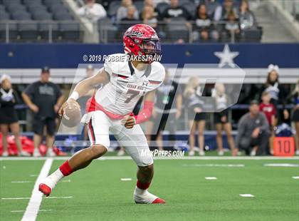 Thumbnail 2 in Cedar Hill vs. Guyer (UIL 6A Division 2 Region 1 Area Playoff) photogallery.
