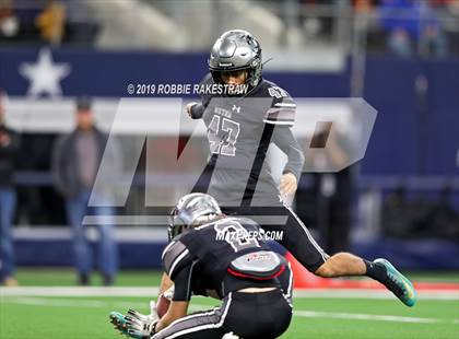 Thumbnail 2 in Cedar Hill vs. Guyer (UIL 6A Division 2 Region 1 Area Playoff) photogallery.