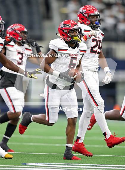 Thumbnail 2 in Cedar Hill vs. Guyer (UIL 6A Division 2 Region 1 Area Playoff) photogallery.