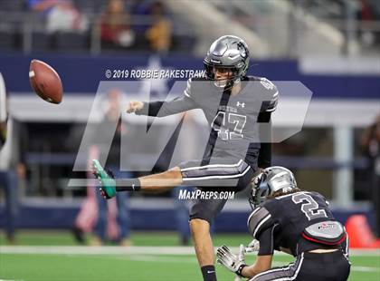 Thumbnail 3 in Cedar Hill vs. Guyer (UIL 6A Division 2 Region 1 Area Playoff) photogallery.