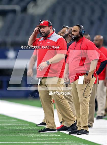 Thumbnail 3 in Cedar Hill vs. Guyer (UIL 6A Division 2 Region 1 Area Playoff) photogallery.
