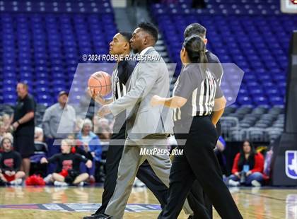 Thumbnail 2 in Huntington vs. Shallowater (UIL 3A Basketball Final) photogallery.