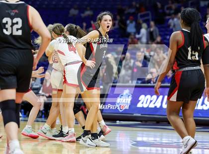 Thumbnail 1 in Huntington vs. Shallowater (UIL 3A Basketball Final) photogallery.