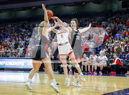 Thumbnail 1 in Huntington vs. Shallowater (UIL 3A Basketball Final) photogallery.