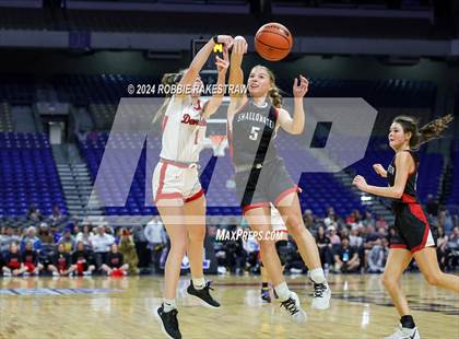 Thumbnail 3 in Huntington vs. Shallowater (UIL 3A Basketball Final) photogallery.