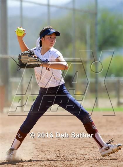 Thumbnail 2 in Apple Valley vs La Quinta photogallery.