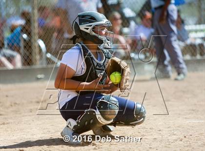 Thumbnail 3 in Apple Valley vs La Quinta photogallery.