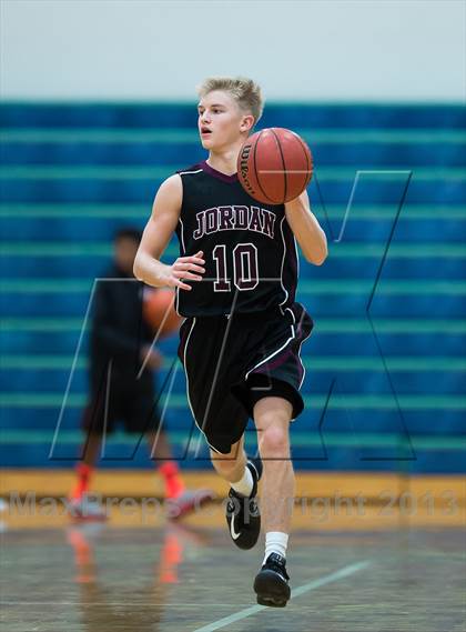Thumbnail 1 in Murray vs. Jordan (Riverton Holiday Tournament) photogallery.