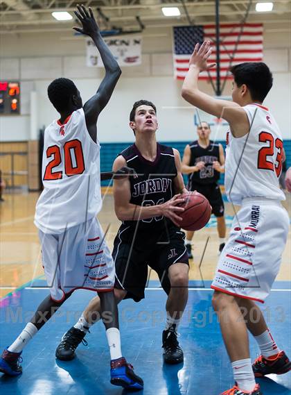 Thumbnail 1 in Murray vs. Jordan (Riverton Holiday Tournament) photogallery.