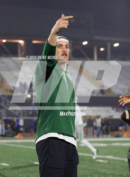 Thumbnail 2 in De La Salle vs Santa Margarita (CIF State Bowl Open Division Final) photogallery.