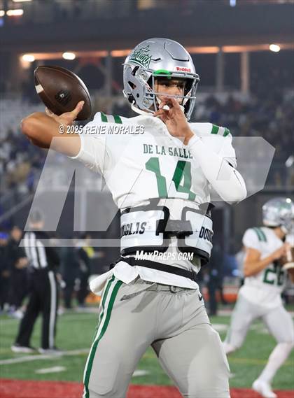 Thumbnail 3 in De La Salle vs Santa Margarita (CIF State Bowl Open Division Final) photogallery.