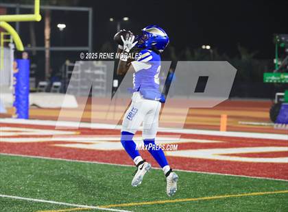 Thumbnail 2 in De La Salle vs Santa Margarita (CIF State Bowl Open Division Final) photogallery.