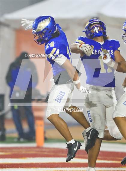 Thumbnail 1 in De La Salle vs Santa Margarita (CIF State Bowl Open Division Final) photogallery.