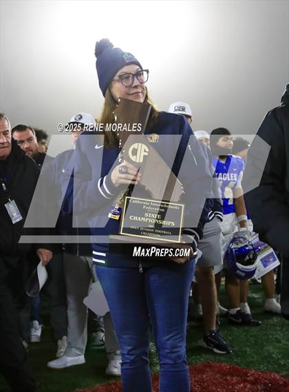 Thumbnail 2 in De La Salle vs Santa Margarita (CIF State Bowl Open Division Final) photogallery.