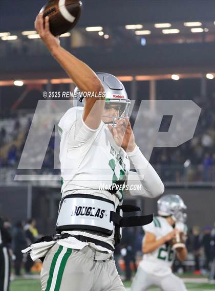 Thumbnail 1 in De La Salle vs Santa Margarita (CIF State Bowl Open Division Final) photogallery.