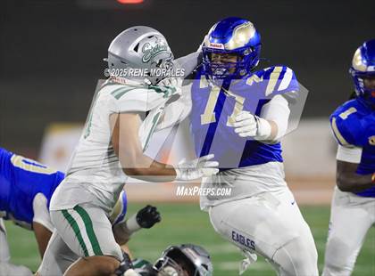 Thumbnail 2 in De La Salle vs Santa Margarita (CIF State Bowl Open Division Final) photogallery.