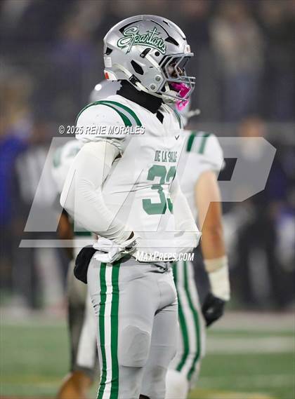 Thumbnail 1 in De La Salle vs Santa Margarita (CIF State Bowl Open Division Final) photogallery.