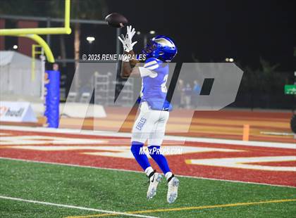 Thumbnail 1 in De La Salle vs Santa Margarita (CIF State Bowl Open Division Final) photogallery.