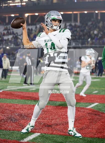 Thumbnail 2 in De La Salle vs Santa Margarita (CIF State Bowl Open Division Final) photogallery.