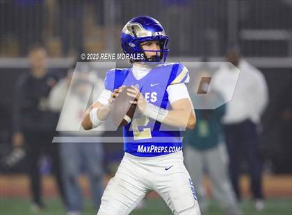 Thumbnail 1 in De La Salle vs Santa Margarita (CIF State Bowl Open Division Final) photogallery.