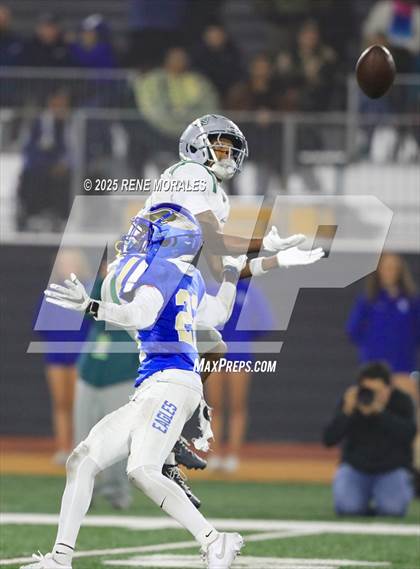 Thumbnail 1 in De La Salle vs Santa Margarita (CIF State Bowl Open Division Final) photogallery.