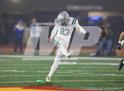 Thumbnail 2 in De La Salle vs Santa Margarita (CIF State Bowl Open Division Final) photogallery.