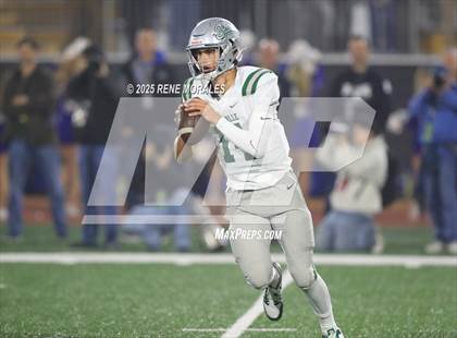 Thumbnail 2 in De La Salle vs Santa Margarita (CIF State Bowl Open Division Final) photogallery.