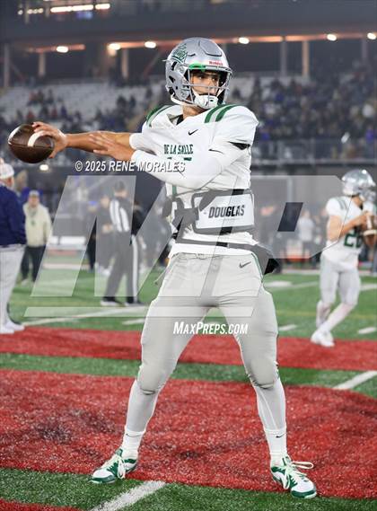 Thumbnail 1 in De La Salle vs Santa Margarita (CIF State Bowl Open Division Final) photogallery.