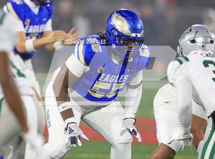 Thumbnail 1 in De La Salle vs Santa Margarita (CIF State Bowl Open Division Final) photogallery.