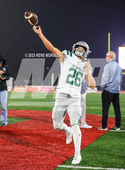 Thumbnail 1 in De La Salle vs Santa Margarita (CIF State Bowl Open Division Final) photogallery.