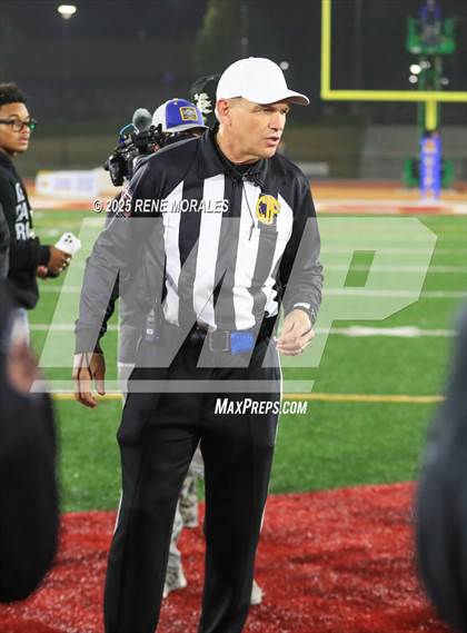 Thumbnail 2 in De La Salle vs Santa Margarita (CIF State Bowl Open Division Final) photogallery.