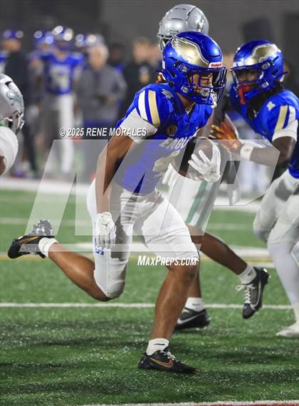 Thumbnail 1 in De La Salle vs Santa Margarita (CIF State Bowl Open Division Final) photogallery.