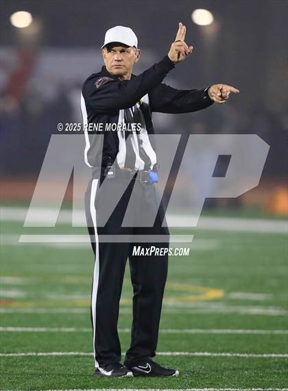 Thumbnail 3 in De La Salle vs Santa Margarita (CIF State Bowl Open Division Final) photogallery.