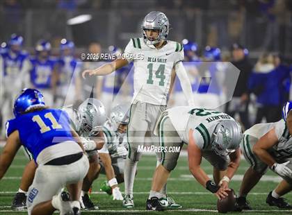 Thumbnail 1 in De La Salle vs Santa Margarita (CIF State Bowl Open Division Final) photogallery.