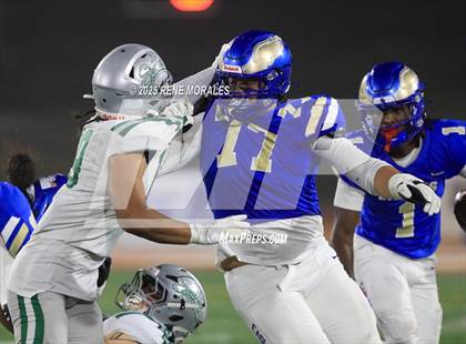 Thumbnail 1 in De La Salle vs Santa Margarita (CIF State Bowl Open Division Final) photogallery.