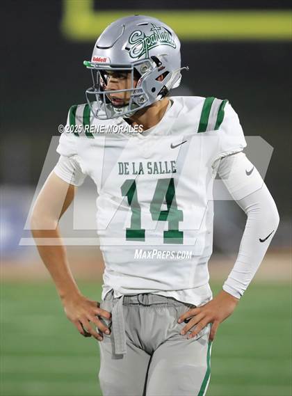 Thumbnail 2 in De La Salle vs Santa Margarita (CIF State Bowl Open Division Final) photogallery.