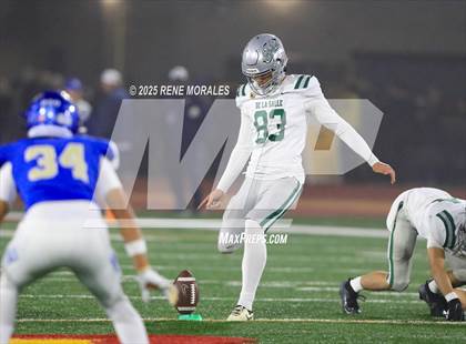 Thumbnail 2 in De La Salle vs Santa Margarita (CIF State Bowl Open Division Final) photogallery.