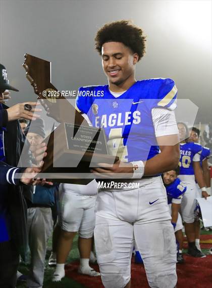 Thumbnail 2 in De La Salle vs Santa Margarita (CIF State Bowl Open Division Final) photogallery.