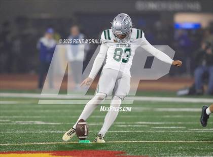 Thumbnail 1 in De La Salle vs Santa Margarita (CIF State Bowl Open Division Final) photogallery.