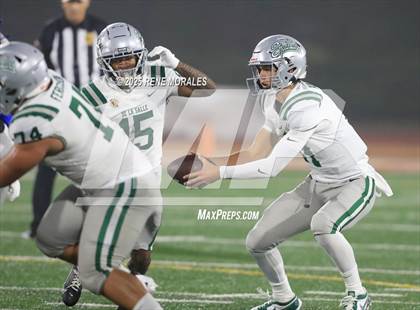 Thumbnail 1 in De La Salle vs Santa Margarita (CIF State Bowl Open Division Final) photogallery.