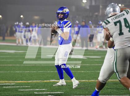 Thumbnail 1 in De La Salle vs Santa Margarita (CIF State Bowl Open Division Final) photogallery.