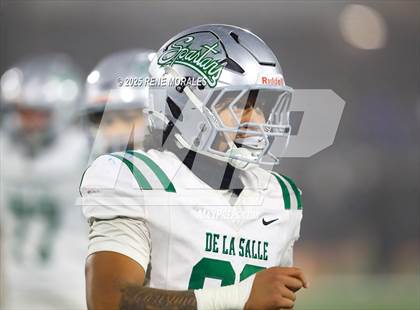 Thumbnail 2 in De La Salle vs Santa Margarita (CIF State Bowl Open Division Final) photogallery.