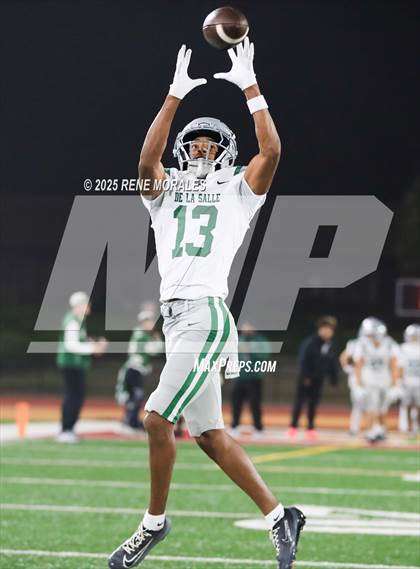 Thumbnail 2 in De La Salle vs Santa Margarita (CIF State Bowl Open Division Final) photogallery.