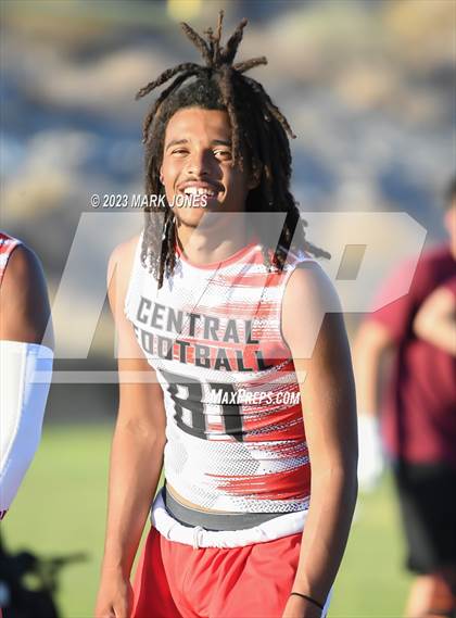 Thumbnail 3 in Central vs. Bourgade Catholic (O'Connor 7v7) photogallery.