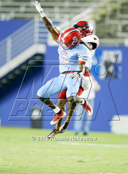 Thumbnail 1 in Skyline vs. Horn photogallery.