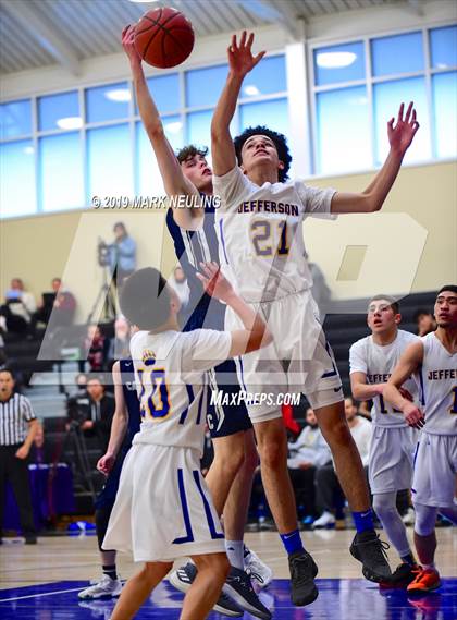 Thumbnail 3 in Carlmont vs. Jefferson photogallery.