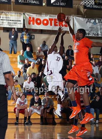 Thumbnail 2 in Melrose vs. Whitney Young (City of Palms Classic) photogallery.