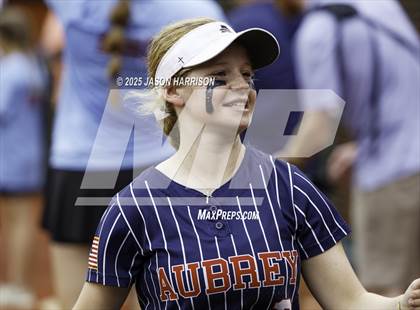 Thumbnail 2 in Robinson vs. Aubrey (UIL Softball 4A D2 Final) photogallery.