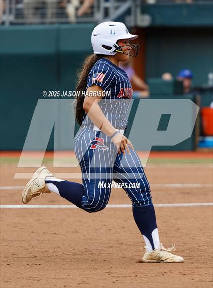 Thumbnail 1 in Robinson vs. Aubrey (UIL Softball 4A D2 Final) photogallery.